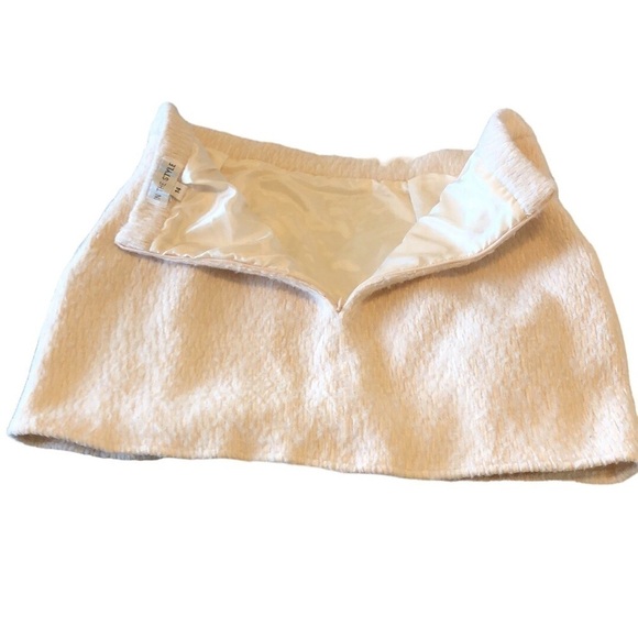 In the Style Womens Mini Skirt Sz 14 Runs Small Ivory Fuzzy Zip Lined Winter - Picture 9 of 9